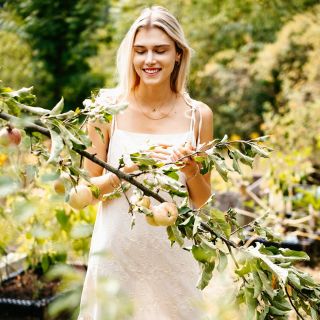 Babí léto, kde jsi? Ještě chceme počasí na tyhle šaty! 😍🙌 #mujkousek #vyrobenovcesku #ceskamoda #udrzitelnamoda...